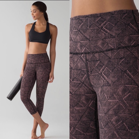 lululemon athletica Pants - Lululemon Wunder Under Crop 21” HR Size 4 NWT